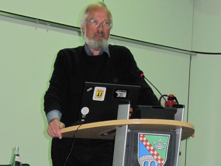 Klaus Milke bei seinem Vortrag