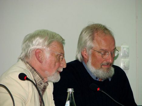 Walter Ulbrich und Klaus Milke während der lebhaften Diskussionsrunde